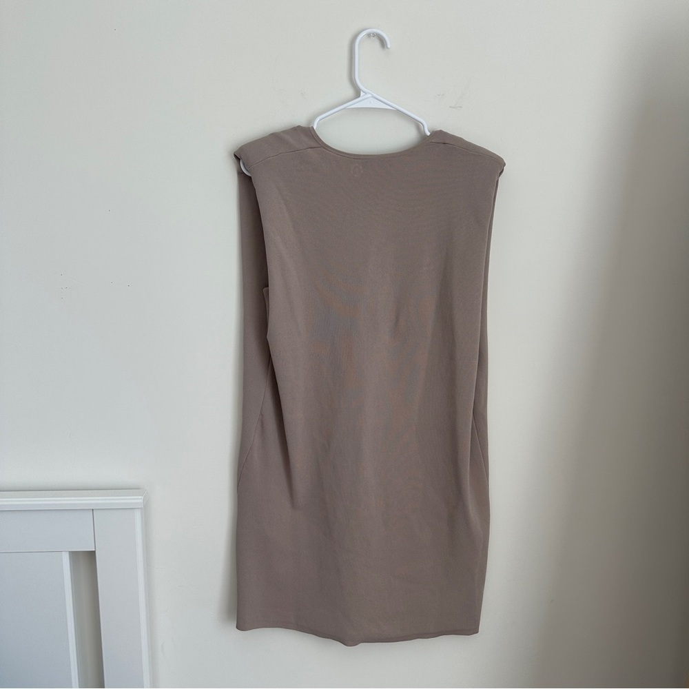 TEN by Babaton Aritzia V Neck TouchStone Tank Dress Shoulder Pads Size Medium - Picture 5 of 6